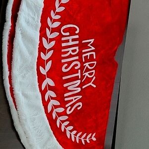 24 inch red and white velvet tree skirt
